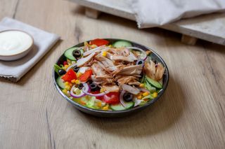 Salata de cruditati cu piept de pui