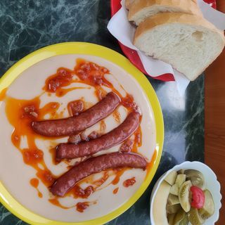 Meniu fasole batuta cu carnaciori