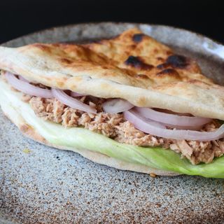 Sandwich cu snitel pui