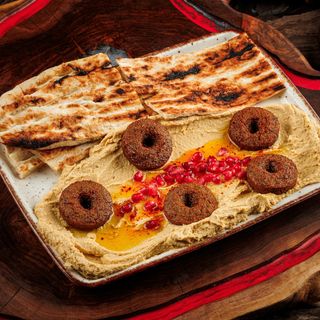 HUMUS CU FALAFEL