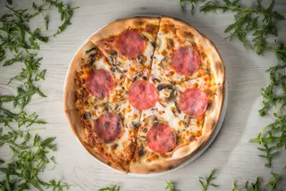 Pizza Salami e funghi mica