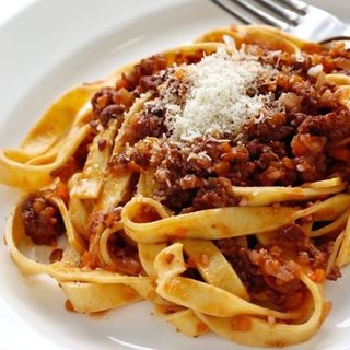 Paste cu sos ragu de vita 450 g