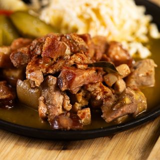 Carne la garnita cu mamaliguta 550 g