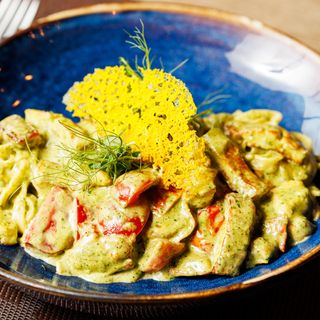 Paste cu halloumi, rosii cherry si pasta de busuioc cu spanac 450 g