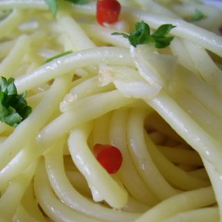 Paste cu ulei de masline, ardei iute si usturoi 450 g