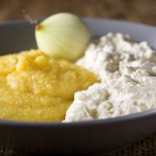 Mamaliga cu branza si smantana 370 g