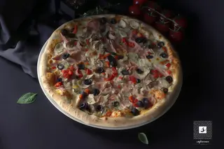 Pizza Capriciosa Ø 33 cm