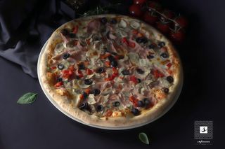 Pizza Capriciosa Ø 33 cm