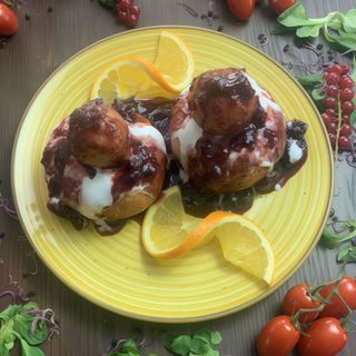 Papanasi cu dulceata si smantana