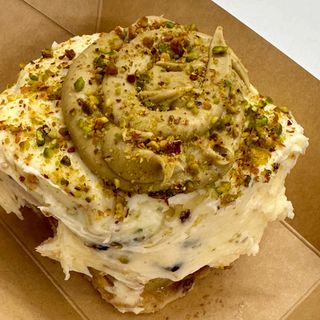 CINNAMON ROLLS FISTIC