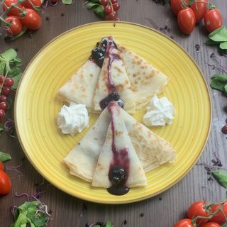 Clatite cu dulceata de afine