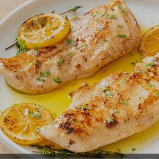 Piept de pui în Sos de Lămâie și Orez