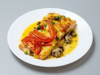 Somon gratinat și orez