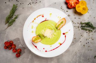 Supă cremă de brocoli cu parmezan