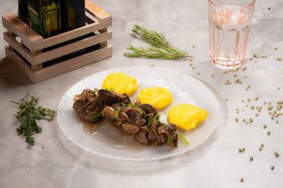 Ficaței de pui la tigaie cu mămăliguță