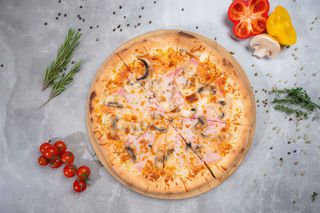 Pizza Prosciutto e Funghi