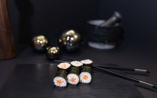 Salmon maki