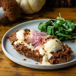 Pulled Pork Eggs Benedict