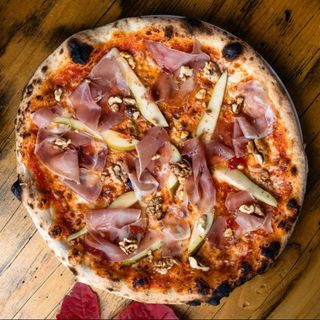 Taleggio e Prosciutto Pizza