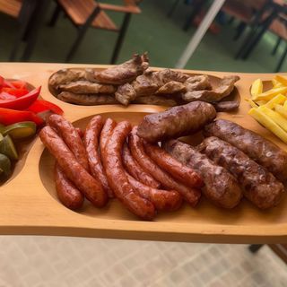 Platou traditional (portie pentru 2-3 persoane)