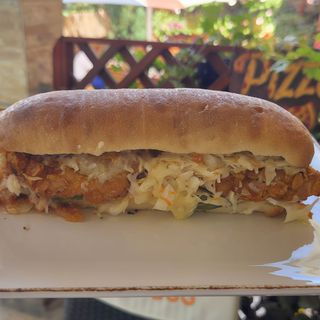 Sandwich delicios cu crispy