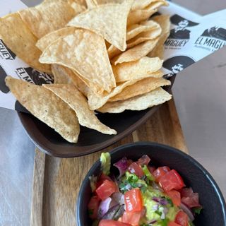 Nachos cu guacamole