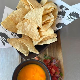Nachos con Cheddar