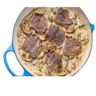 Muschi de vita cu bacon si ciuperci