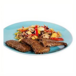 Steak de vita cu legume sote si sos