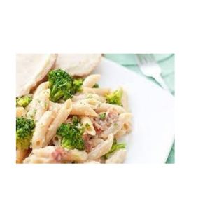 Penne cu brocolli si bacon