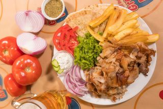 Gyros porc la farfurie