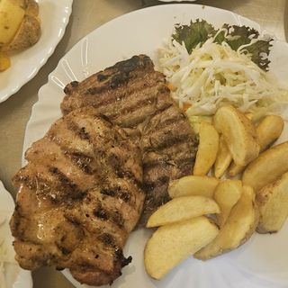 Ceafă de porc, cotlet porc sau șnițel porc