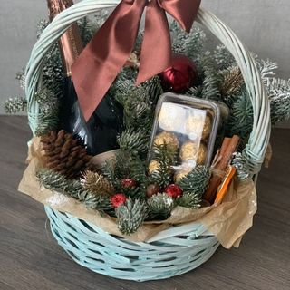 Cos craciun cu ciocolata si vin