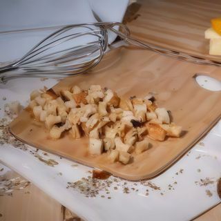 Crutoane cu ceapa și usturoi