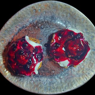 Papanași cu dulceață și smântână