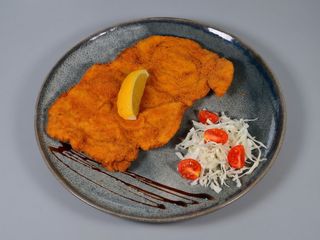 Snitel de pui/porc cu garnitura