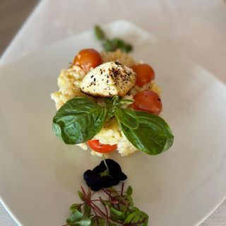 Risotto cu rosii cherry, busuioc si ricotta