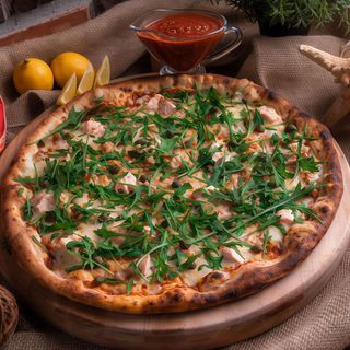 Pizza cu somon si rucola medie