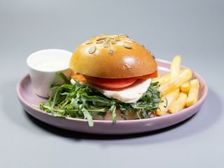 Burger Halloumi cu cartofi Steakhouse