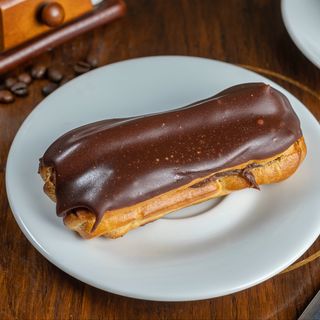 Ecler cu cremă de ciocolată