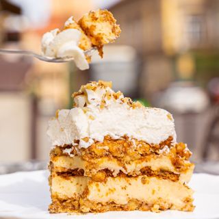 Prăjitură cu Nucă și Vanilie