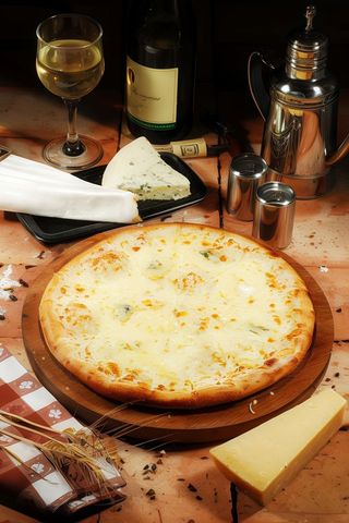  Pizza Quattro Formaggi Ø 32cm