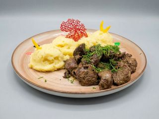 Ficatei ceaun si piure de cartofi