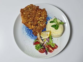 Snitel porc si piure de cartofi