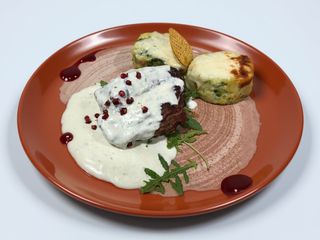 Muschi de vita gorgonzola si cartofi gratinati