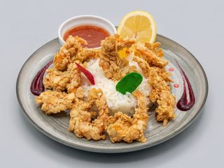 Black Tiger in crusta de migdale si orez basmati