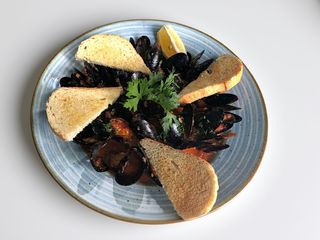 Midii in sos rosu picant