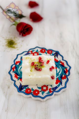 Gullac cu apă de trandafir