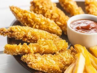 CRISPY DE PESTE CU CARTOFI PRAJITI SI SOS TARTAR