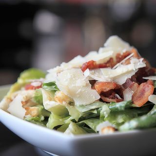 Salata Caesar cu pui